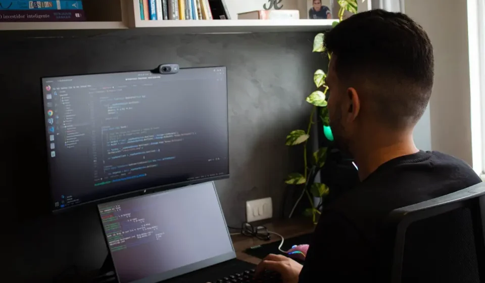 salaire-developpeur-front-end-react-vue-angular